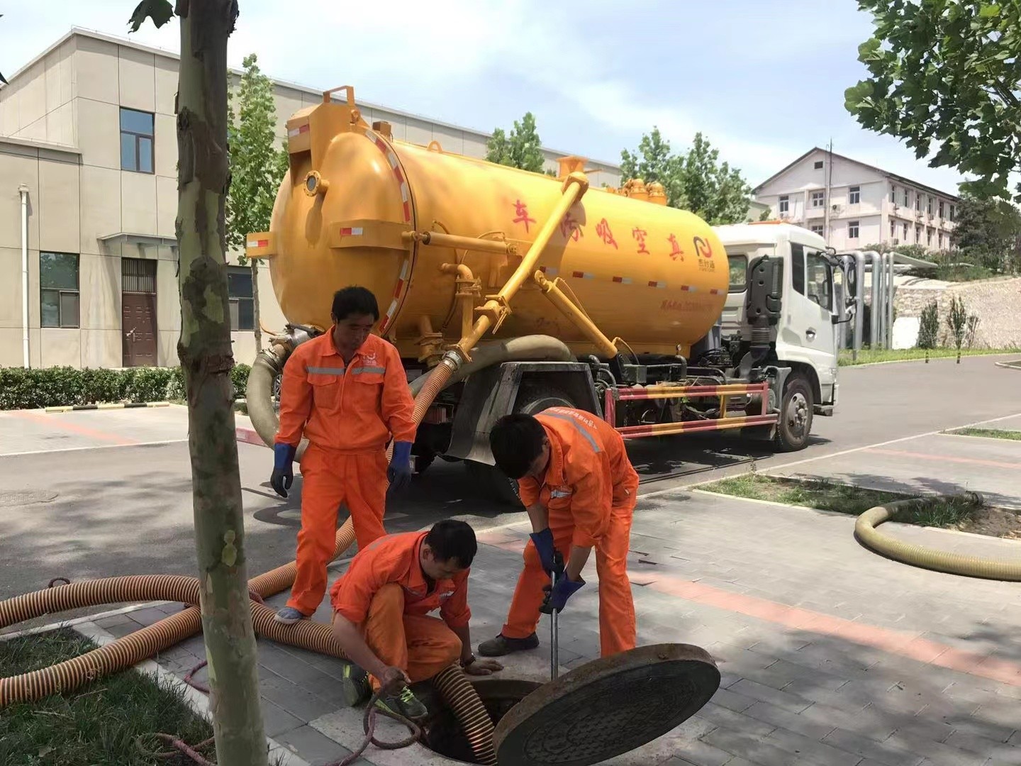 左云化粪池清理与5-8吨吸粪车施工效率分析